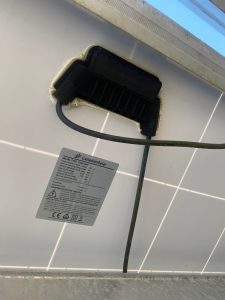Panneau solaire occasion Canadian Solar CS6P-250P 250W etiquette technique et palettes stockees
